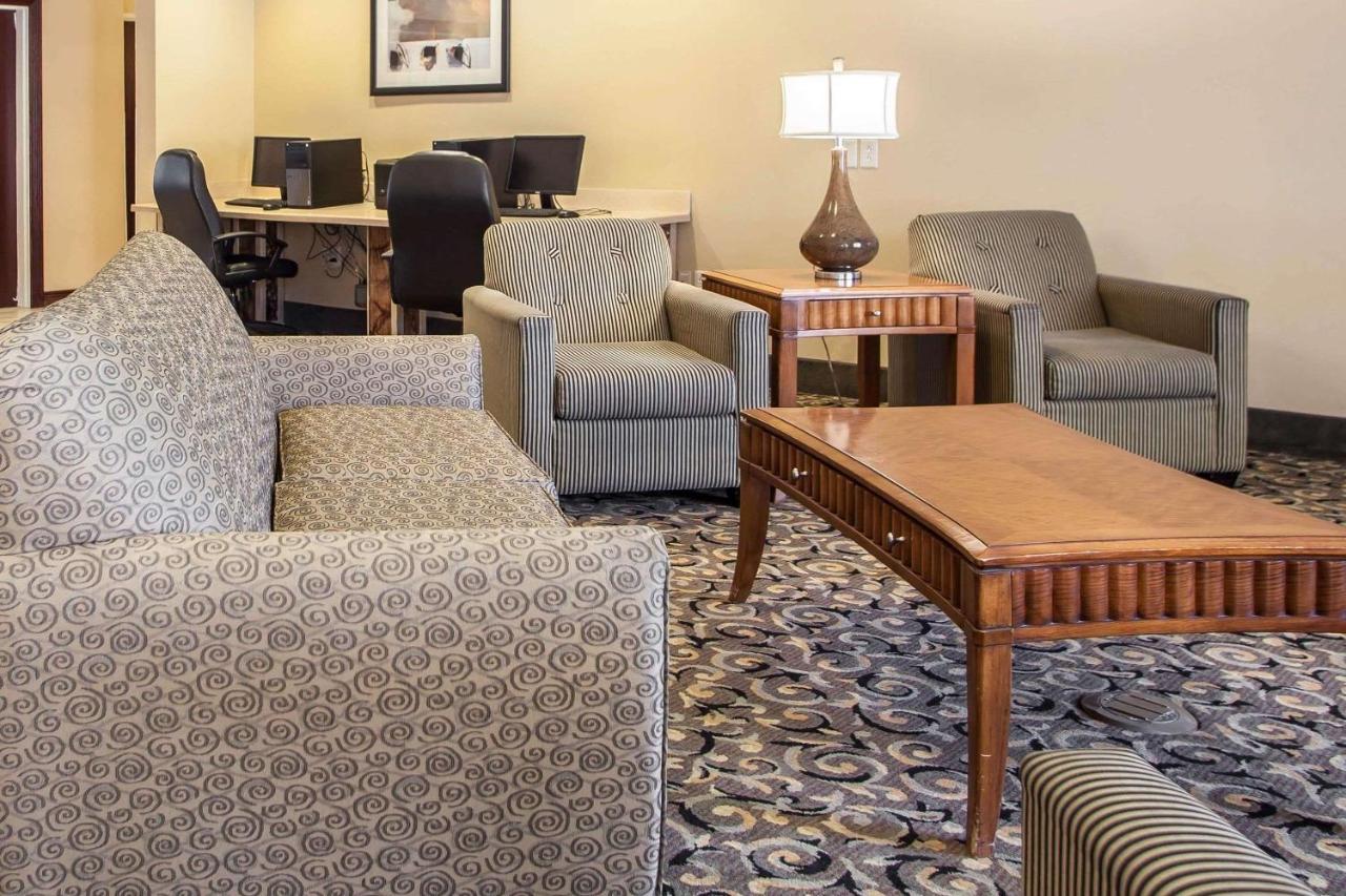 Comfort Suites Bloomington I-55 And I-74 Εξωτερικό φωτογραφία