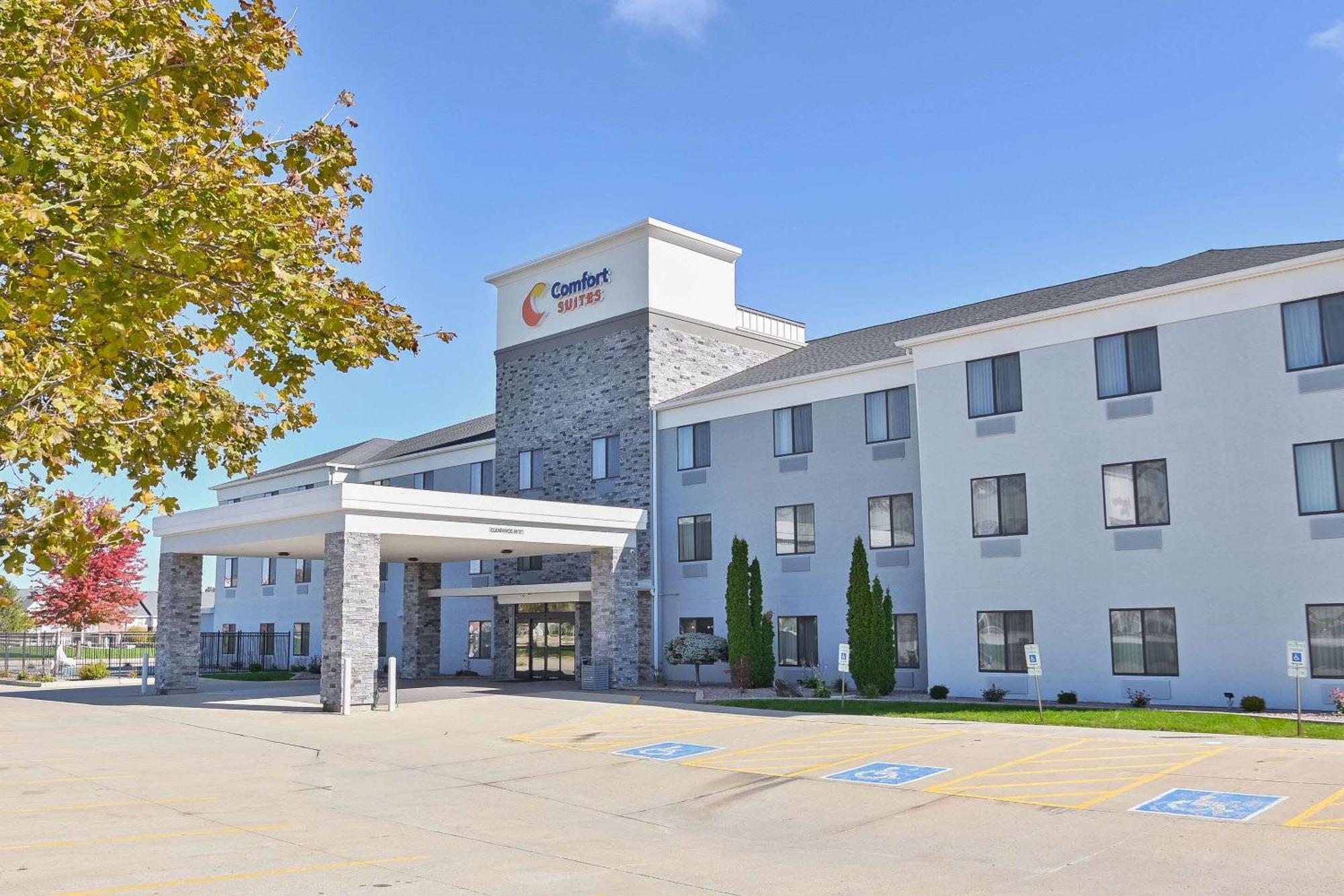 Comfort Suites Bloomington I-55 And I-74 Εξωτερικό φωτογραφία