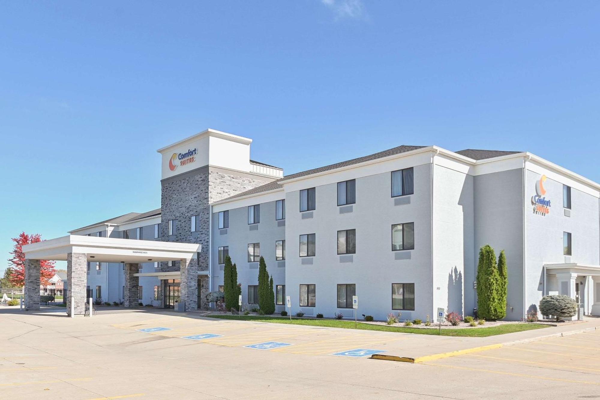 Comfort Suites Bloomington I-55 And I-74 Εξωτερικό φωτογραφία