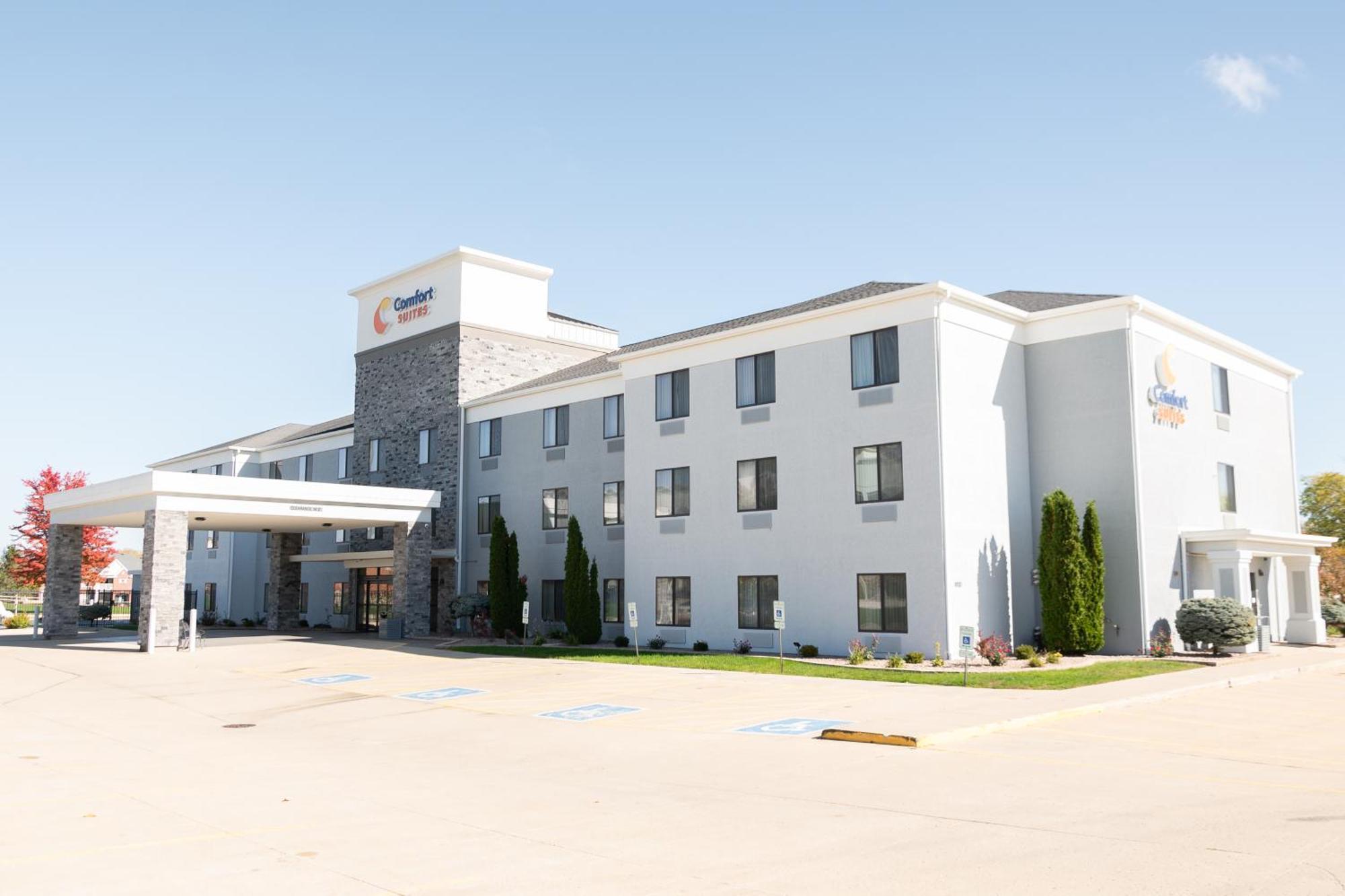 Comfort Suites Bloomington I-55 And I-74 Εξωτερικό φωτογραφία