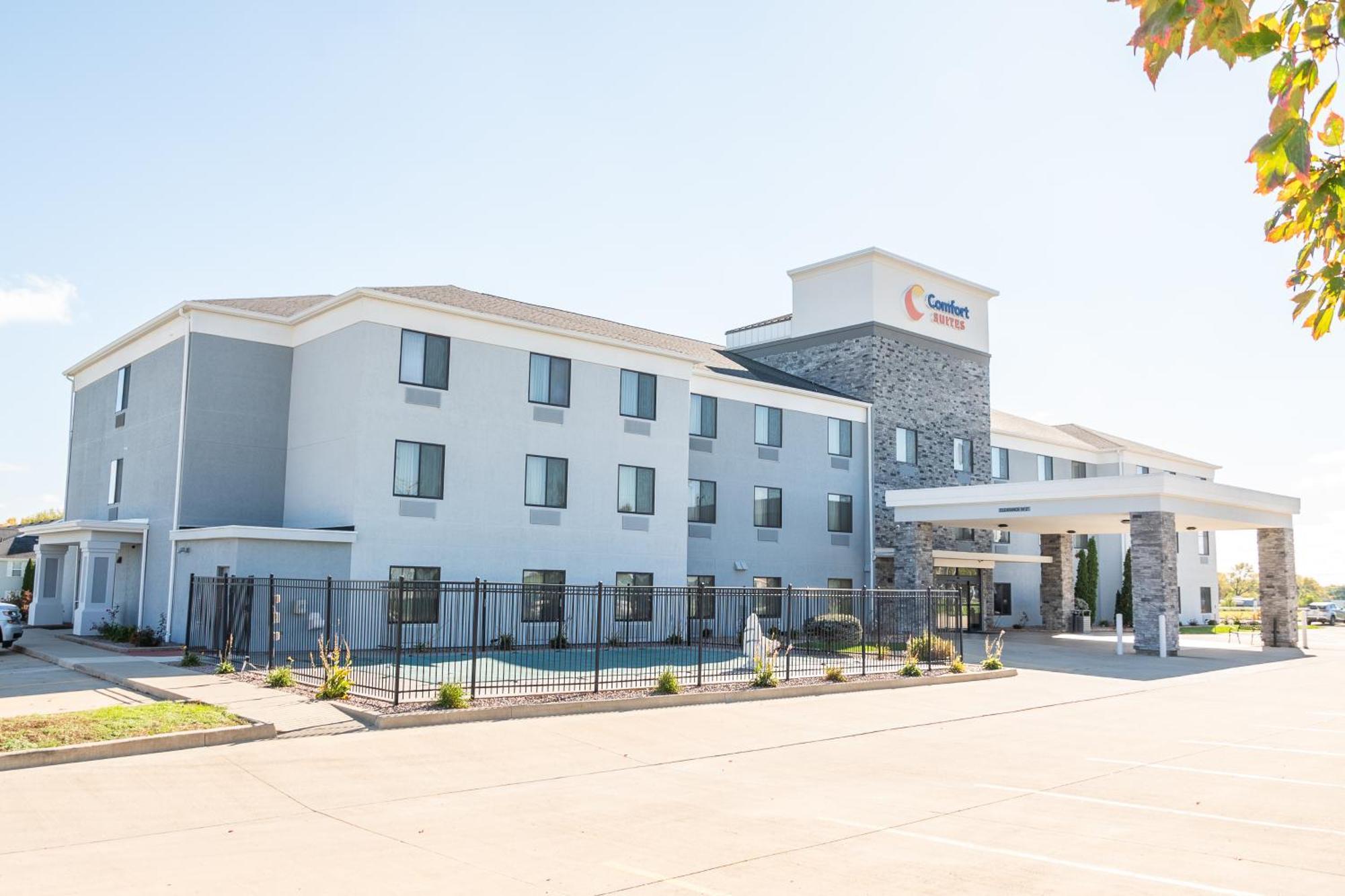 Comfort Suites Bloomington I-55 And I-74 Εξωτερικό φωτογραφία